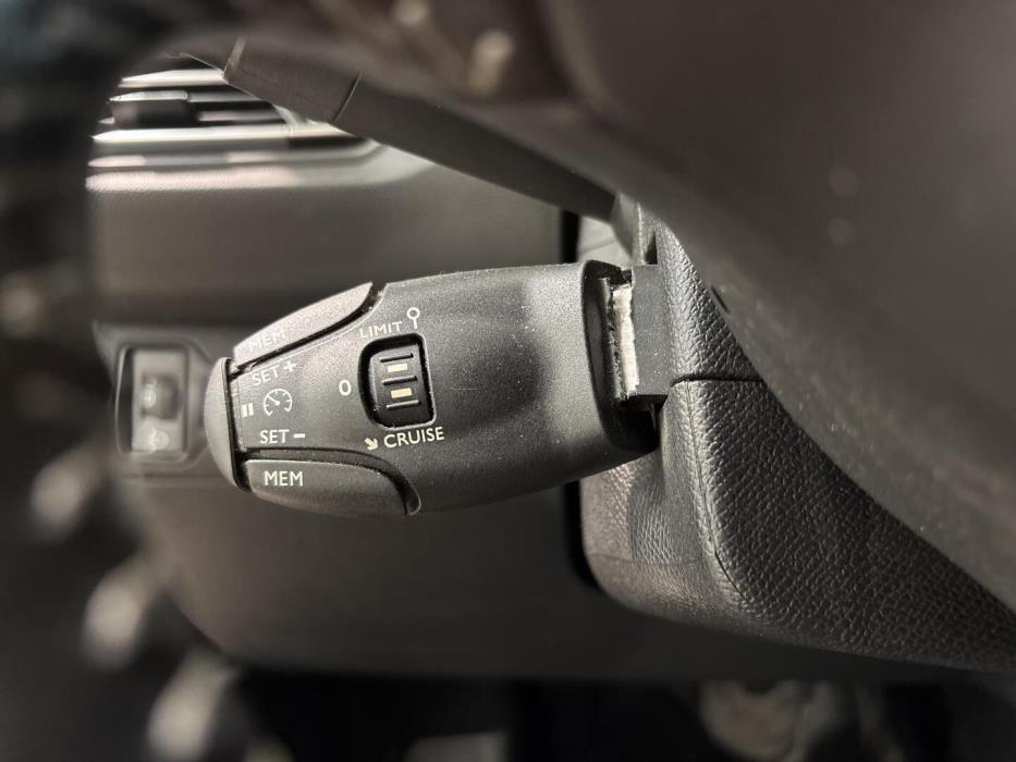 PEUGEOT 308 2015