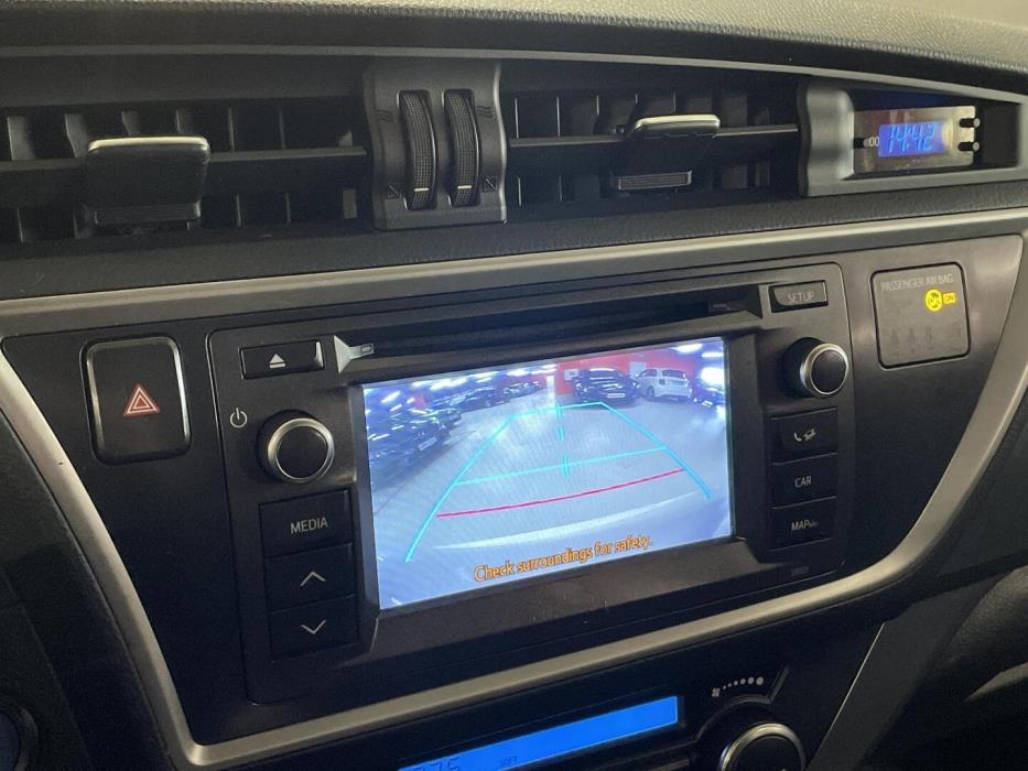TOYOTA Auris 2014
