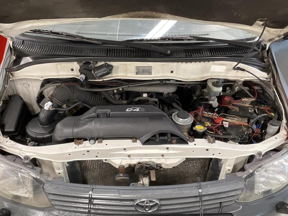 TOYOTA Hiace 2001
