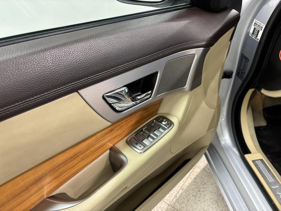 JAGUAR XF 2009