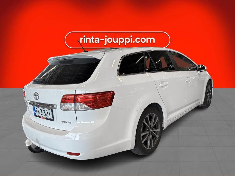 TOYOTA Avensis 2013