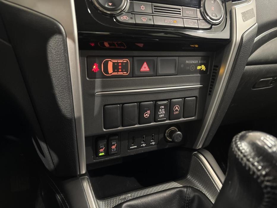 MITSUBISHI L200 2021