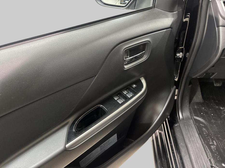 MITSUBISHI L200 2021
