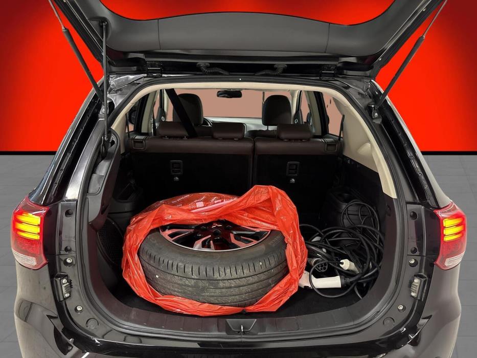 MITSUBISHI OUTLANDER PHEV 2016