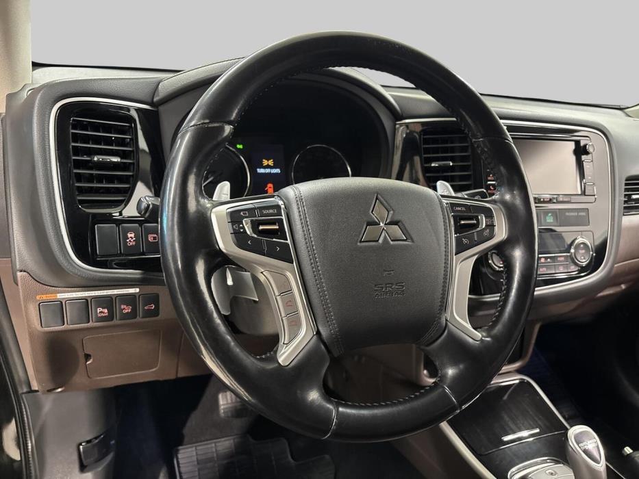 MITSUBISHI OUTLANDER PHEV 2016