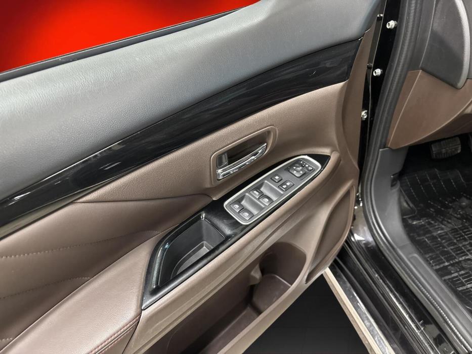 MITSUBISHI OUTLANDER PHEV 2016