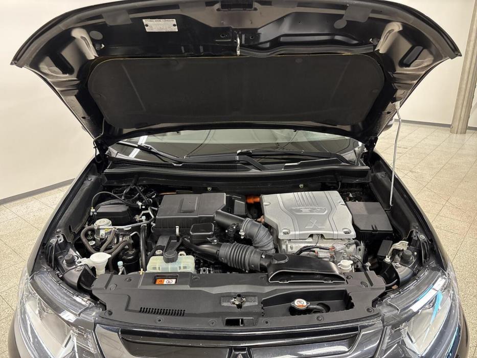 MITSUBISHI OUTLANDER PHEV 2016