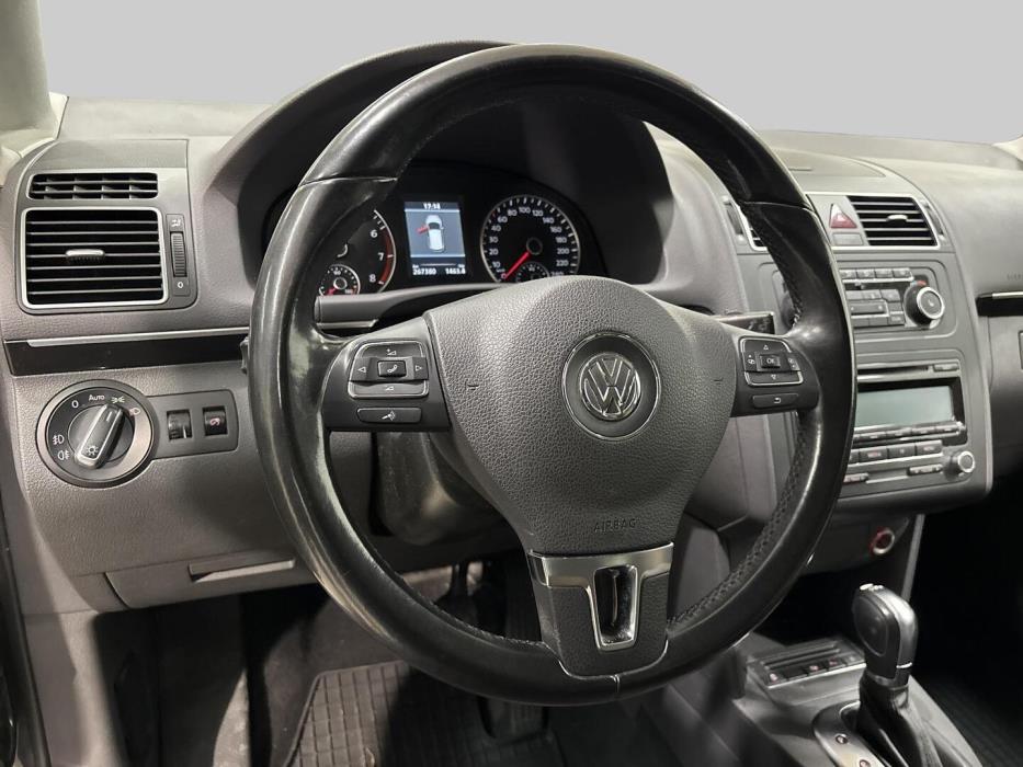 VOLKSWAGEN Touran 2011