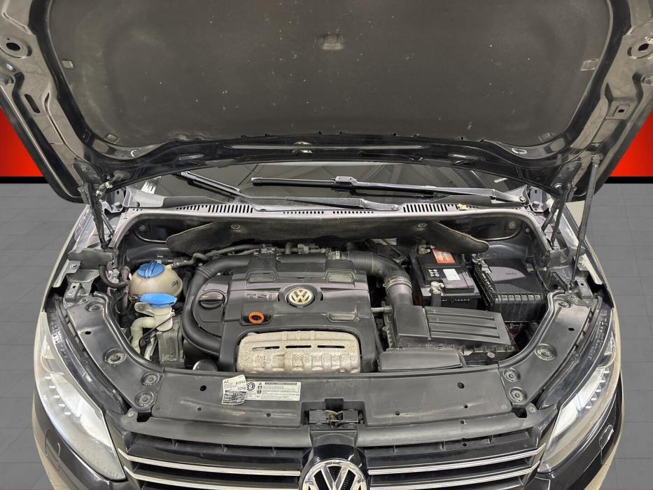 VOLKSWAGEN Touran 2011