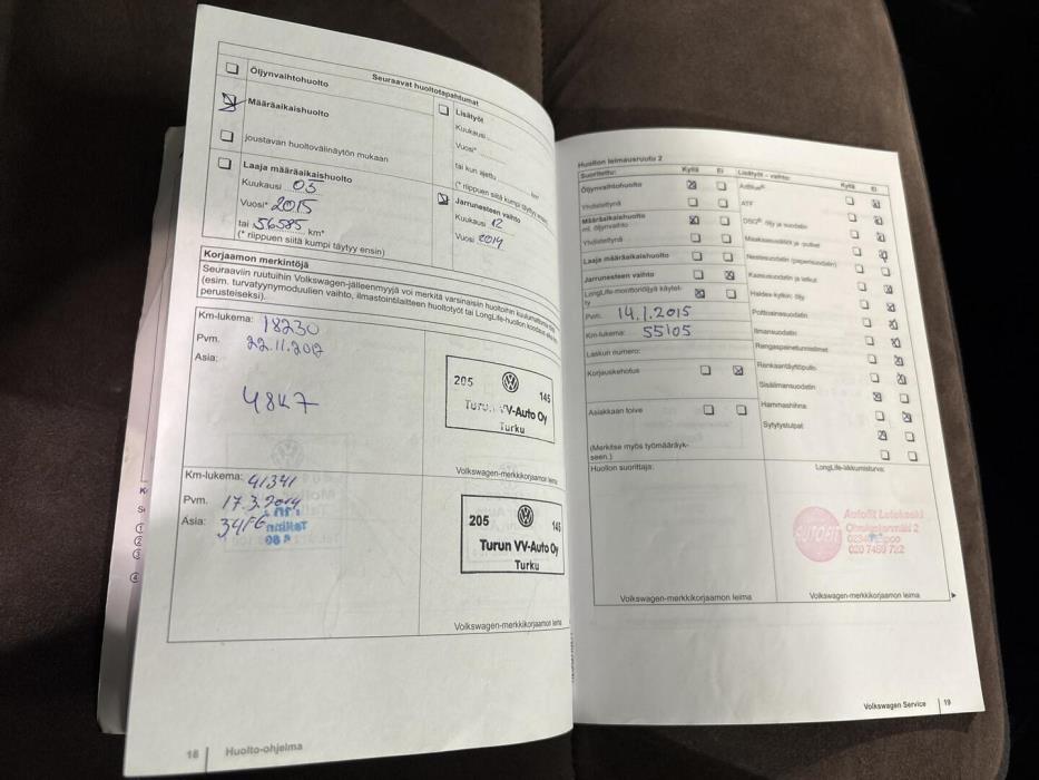 VOLKSWAGEN Touran 2011