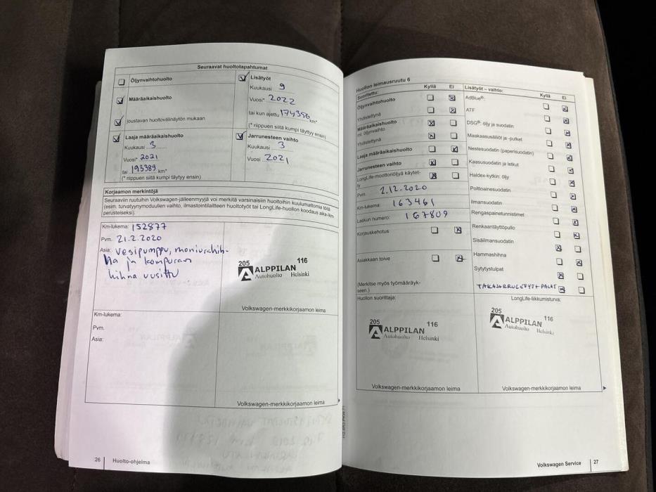 VOLKSWAGEN Touran 2011