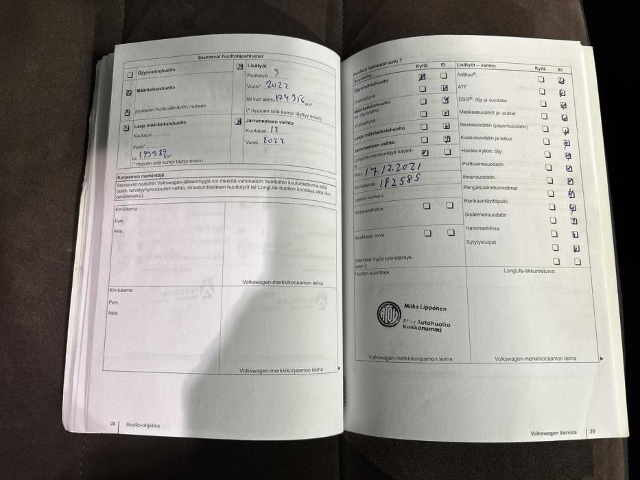 VOLKSWAGEN Touran 2011