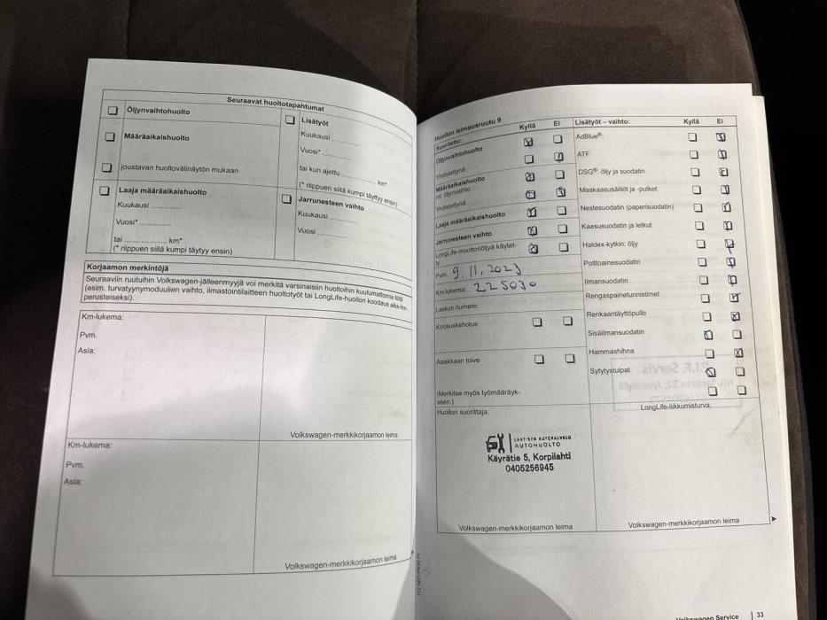 VOLKSWAGEN Touran 2011