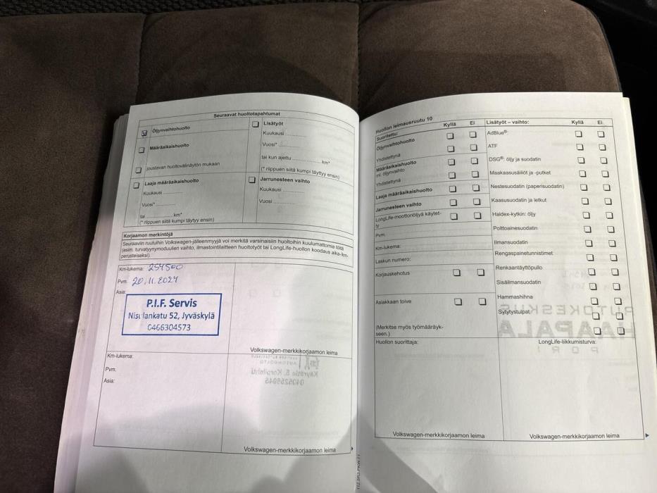 VOLKSWAGEN Touran 2011