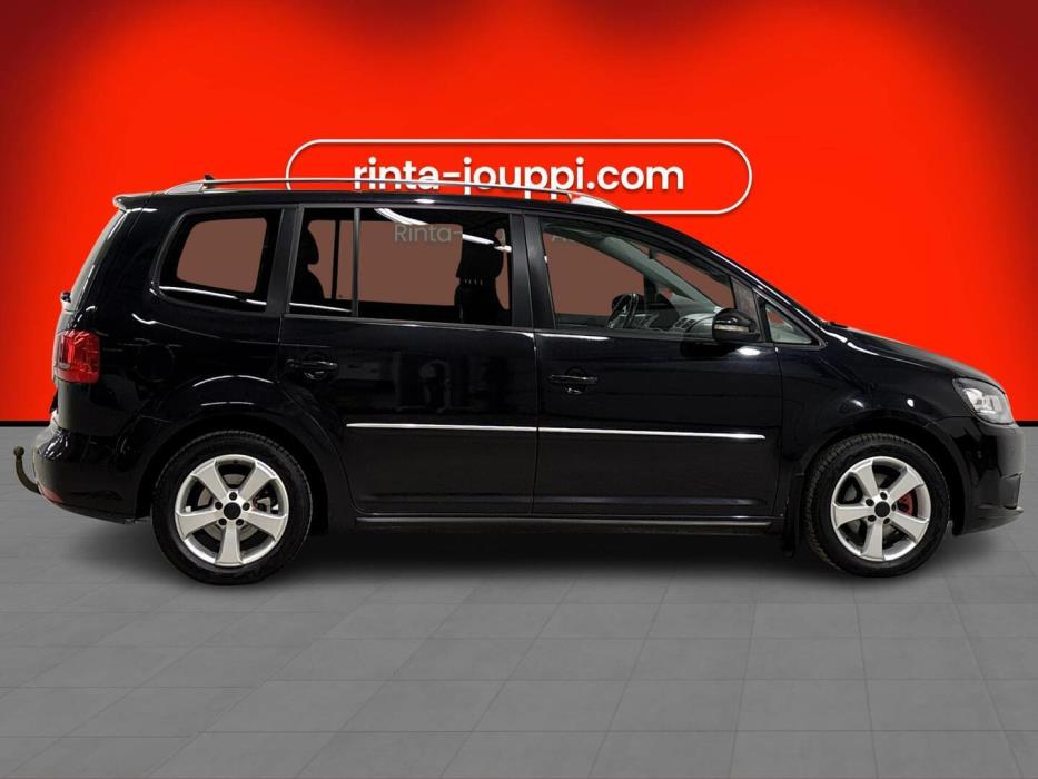 VOLKSWAGEN Touran 2011
