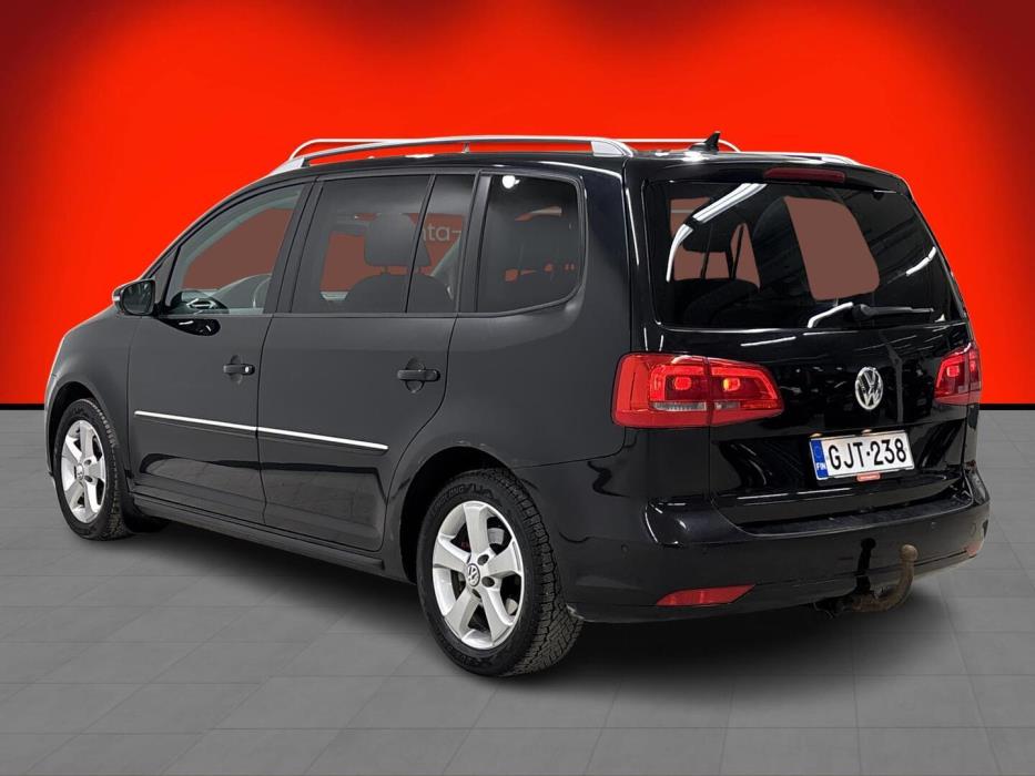 VOLKSWAGEN Touran 2011