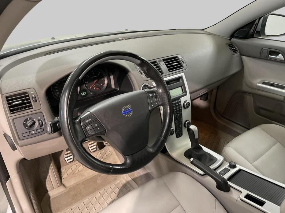 VOLVO V50 2011