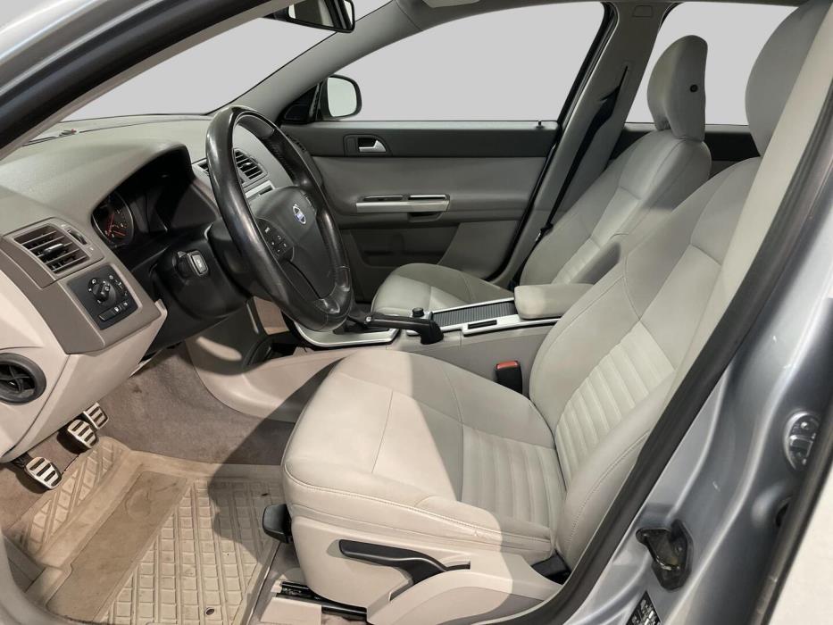 VOLVO V50 2011