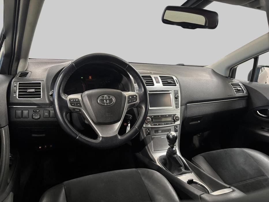 TOYOTA Avensis 2013