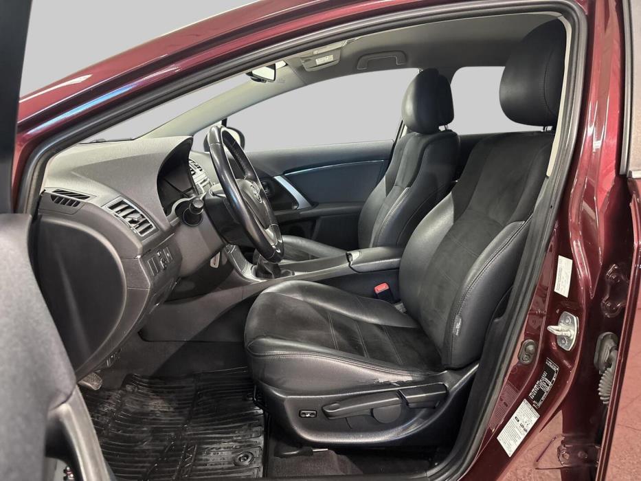 TOYOTA Avensis 2013