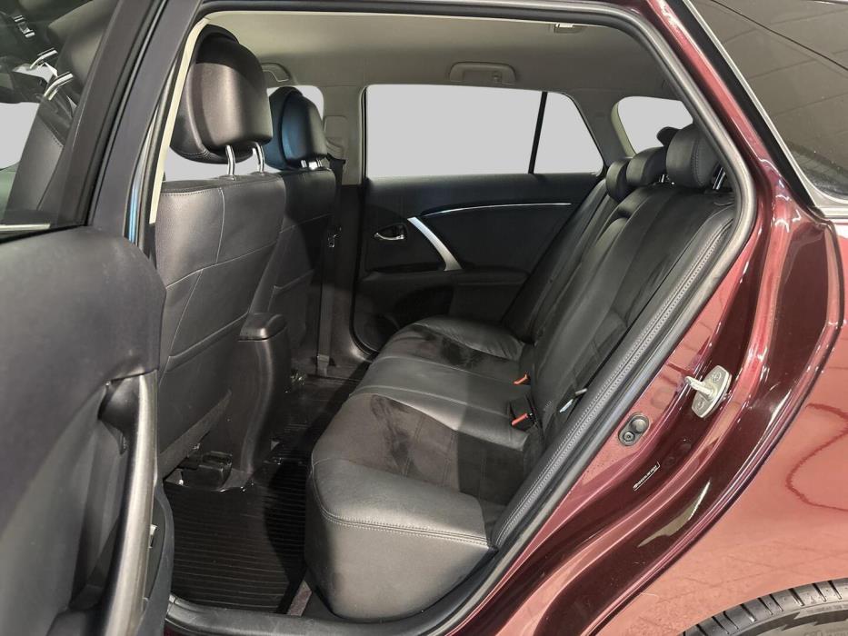 TOYOTA Avensis 2013