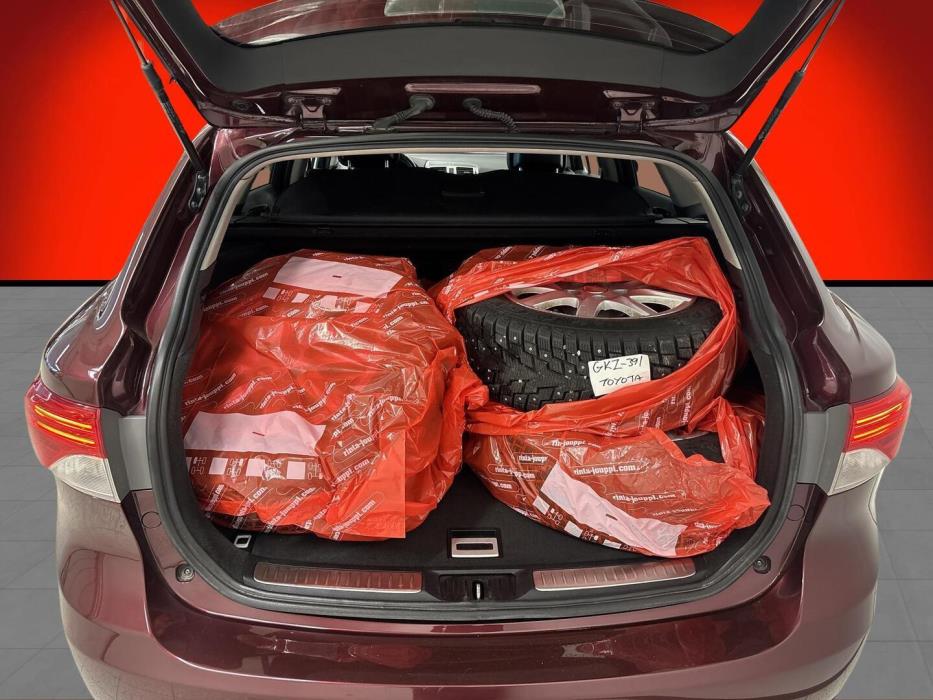 TOYOTA Avensis 2013