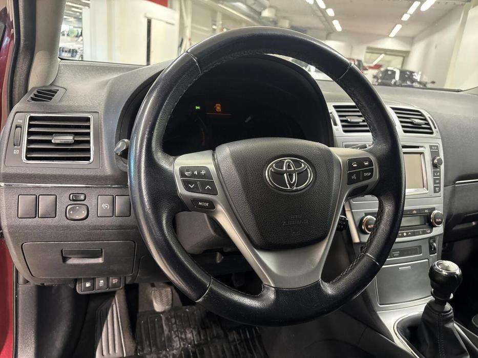 TOYOTA Avensis 2013