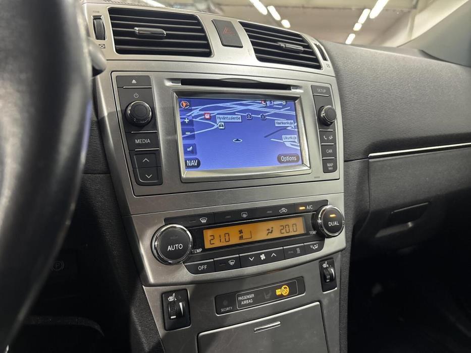 TOYOTA Avensis 2013