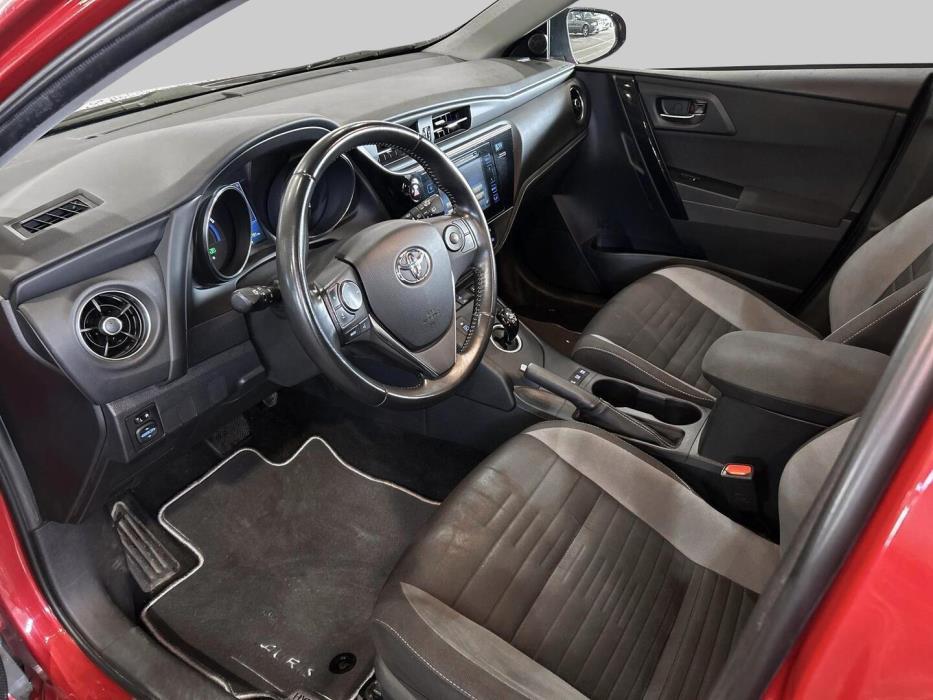 TOYOTA Auris 2016