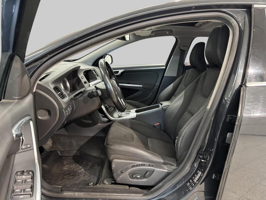VOLVO V60 2012