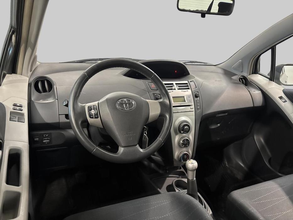 TOYOTA Yaris 2009