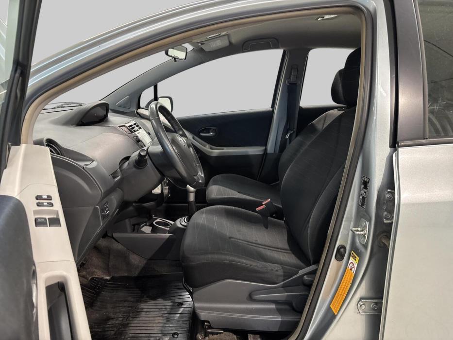 TOYOTA Yaris 2009