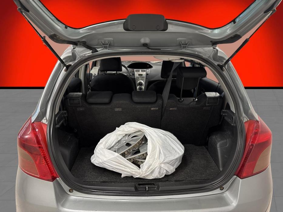 TOYOTA Yaris 2009