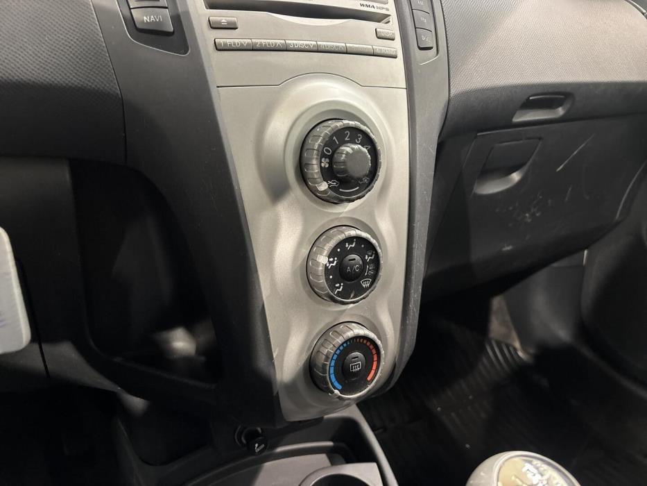 TOYOTA Yaris 2009