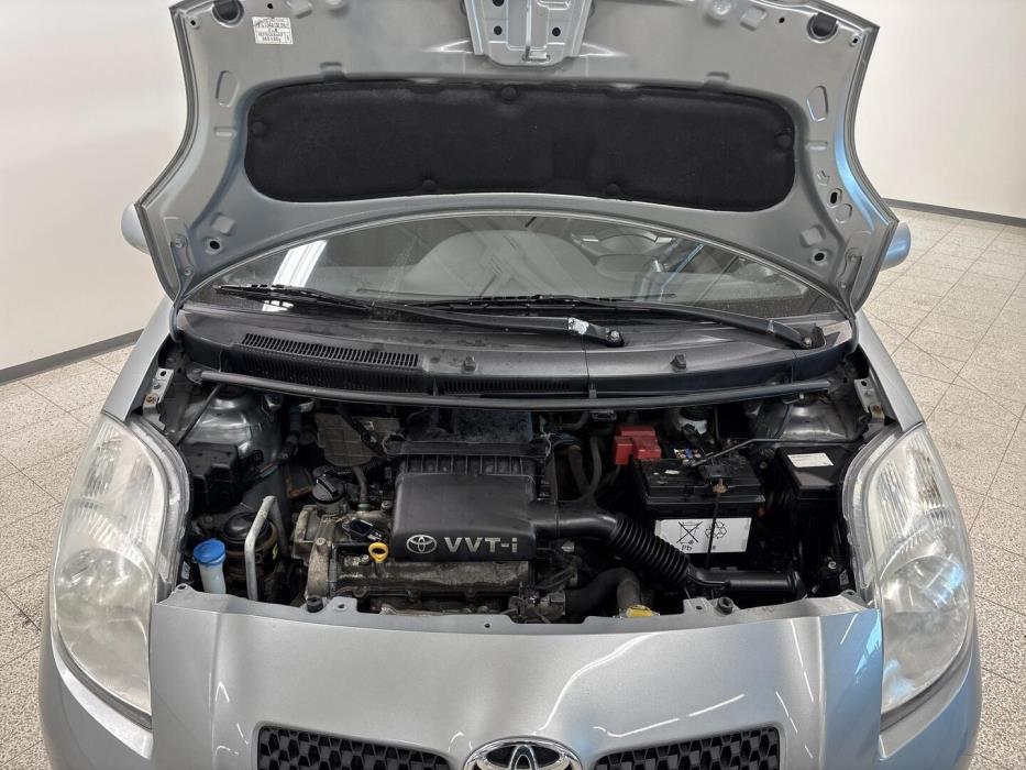 TOYOTA Yaris 2009