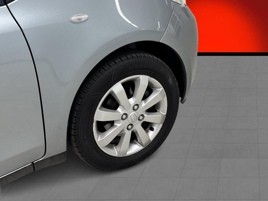 TOYOTA Yaris 2009