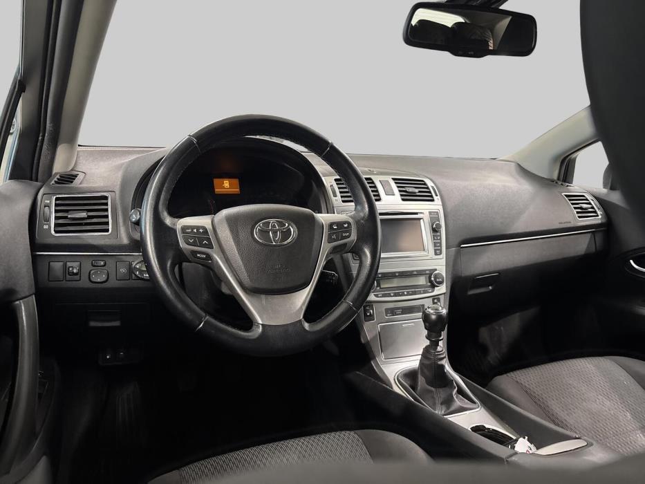 TOYOTA Avensis 2012