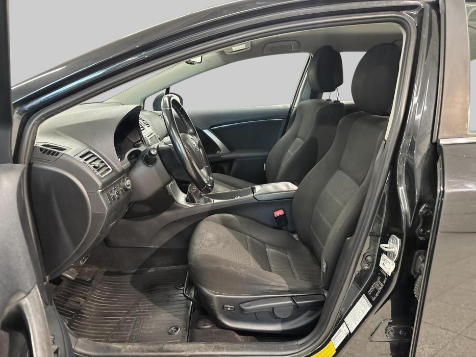 TOYOTA Avensis 2012