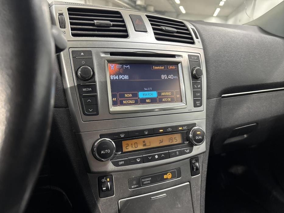TOYOTA Avensis 2012