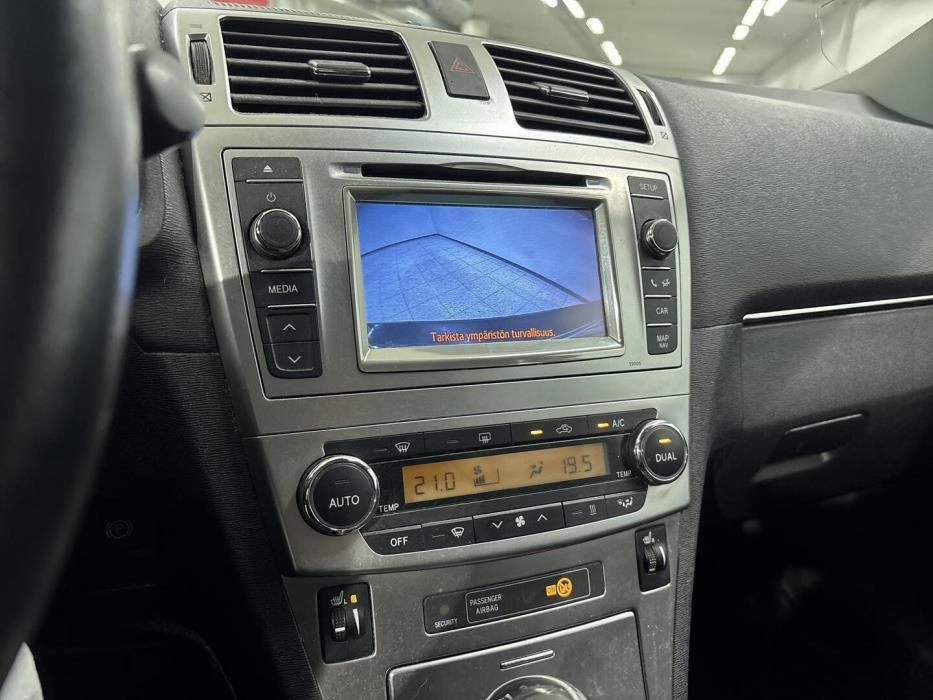 TOYOTA Avensis 2012