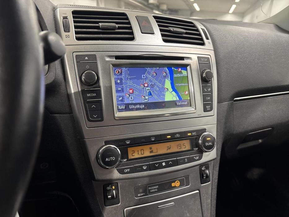 TOYOTA Avensis 2012