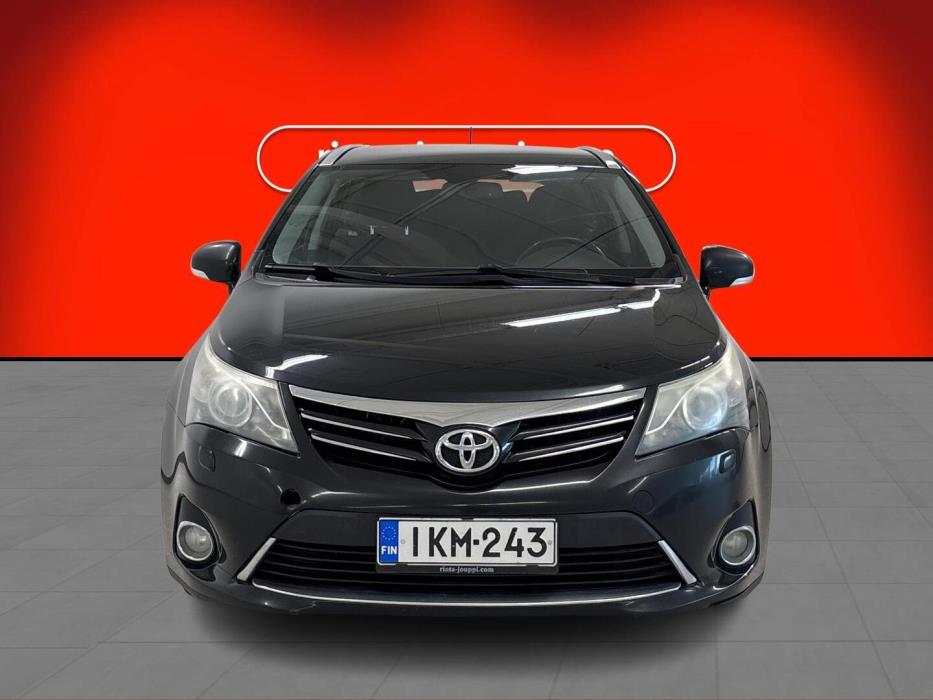TOYOTA Avensis 2012