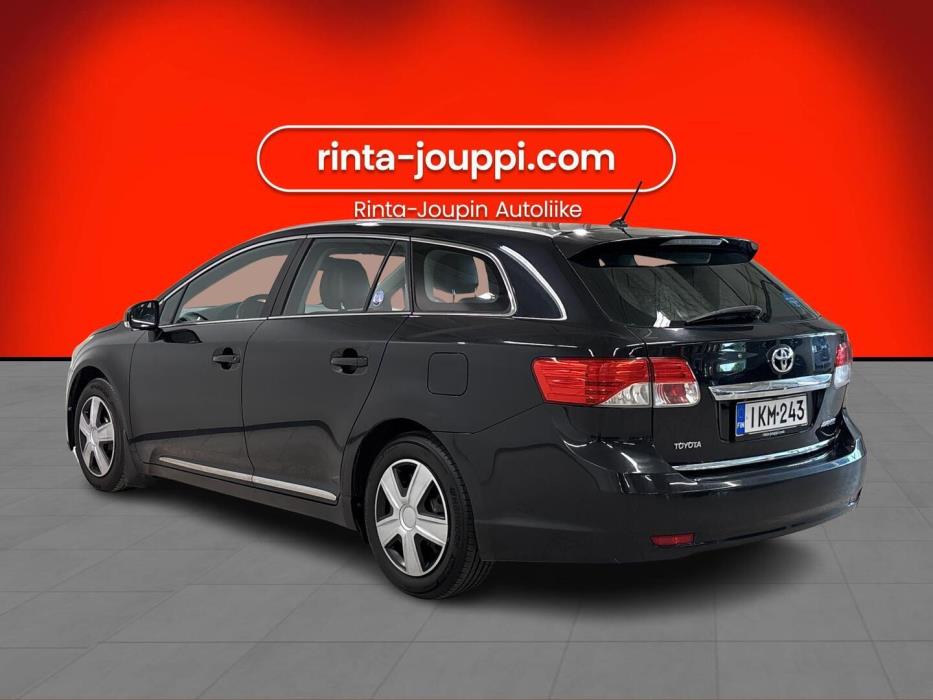 TOYOTA Avensis 2012