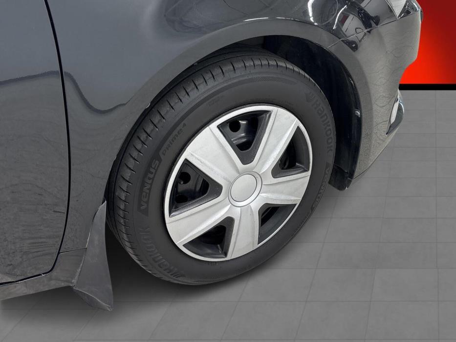 TOYOTA Avensis 2012