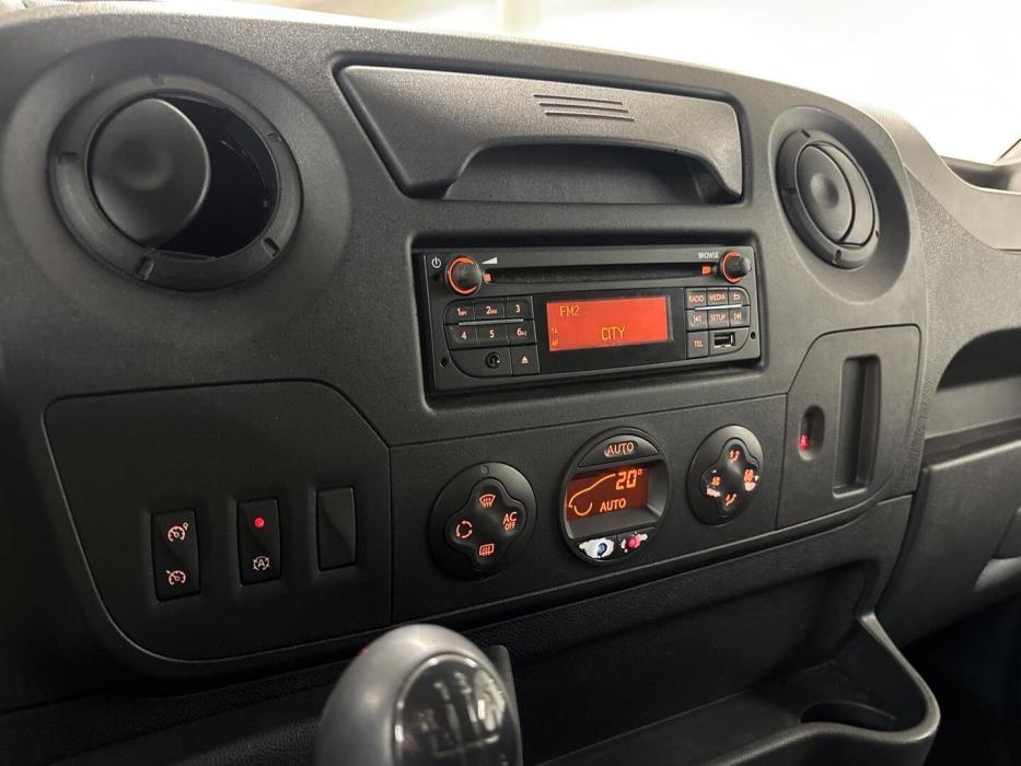 NISSAN NV400 2016