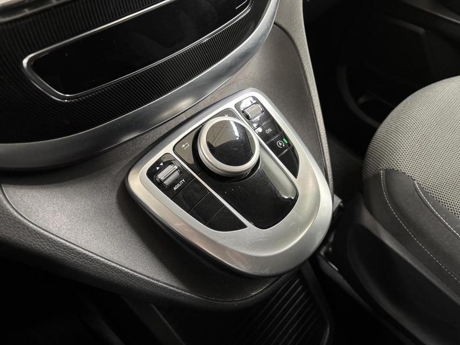 MERCEDES-BENZ V 2015