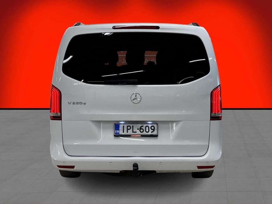 MERCEDES-BENZ V 2015