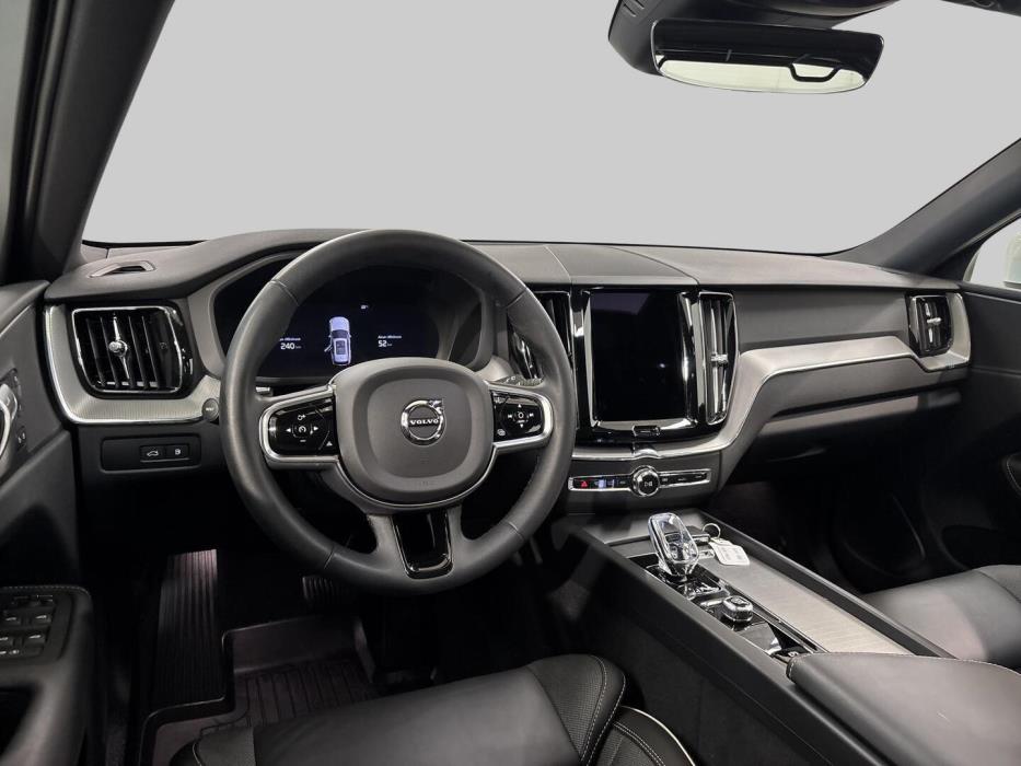 VOLVO XC60 2023