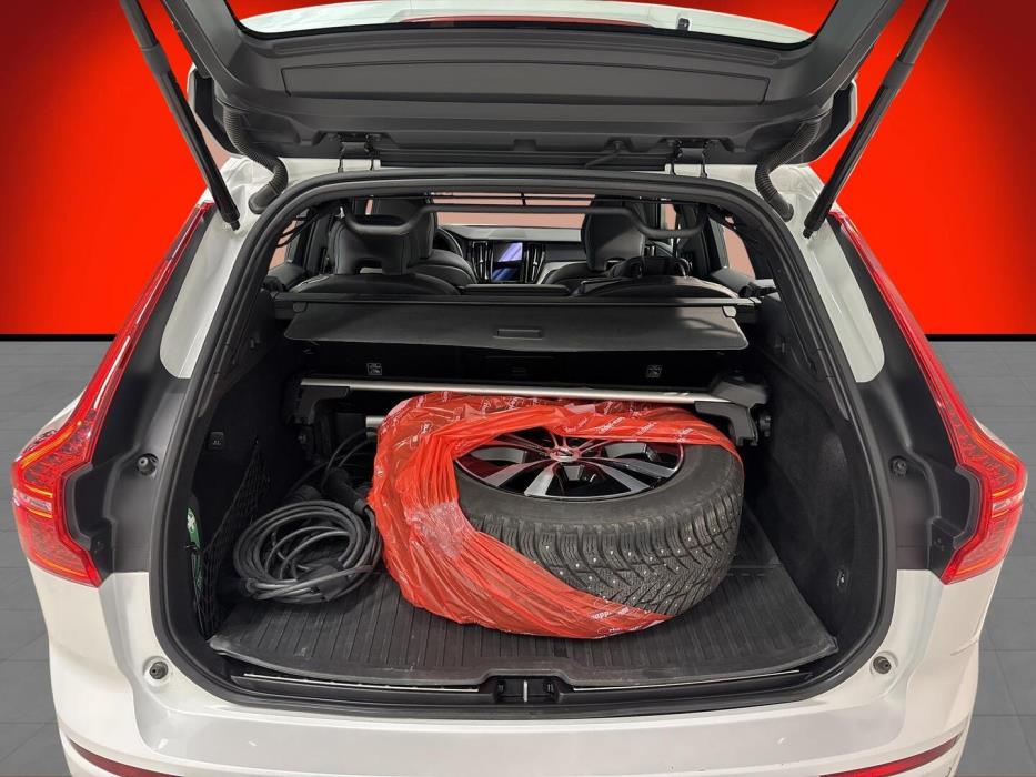 VOLVO XC60 2023