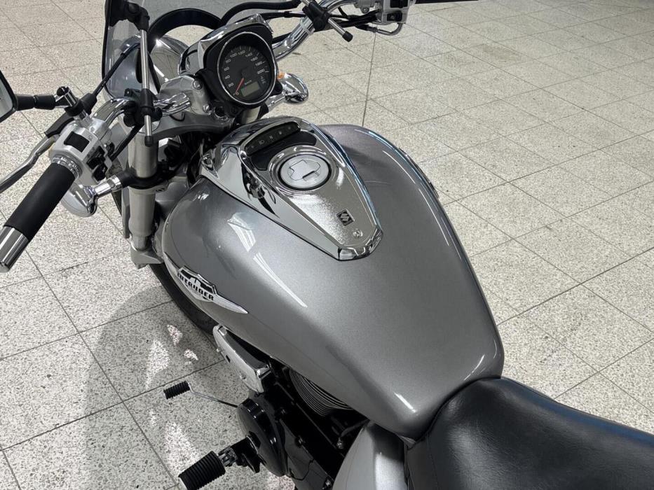 SUZUKI INTRUDER 2006
